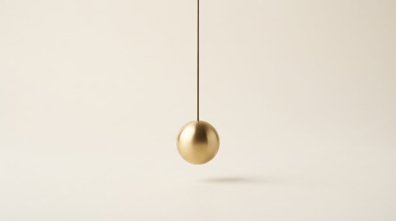 Pêndulo dourado em equilíbrio